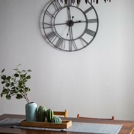 Serva La Bari Shared Apartment Sevilla Exteriör bild