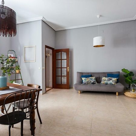 Serva La Bari Shared Apartment Sevilla Exteriör bild