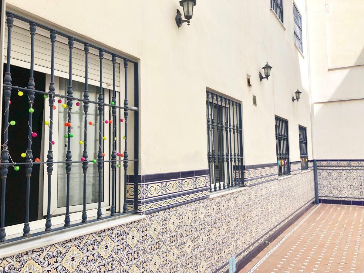 Serva La Bari Shared Apartment Sevilla Exteriör bild