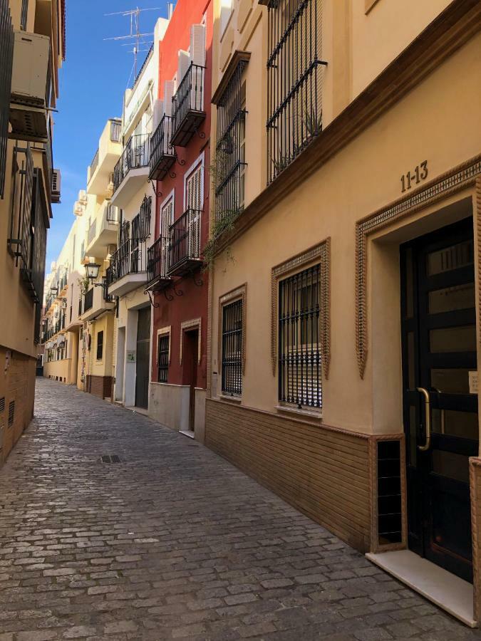 Serva La Bari Shared Apartment Sevilla Exteriör bild