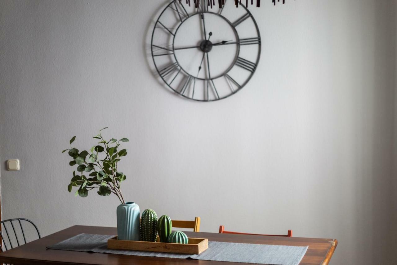 Serva La Bari Shared Apartment Sevilla Exteriör bild