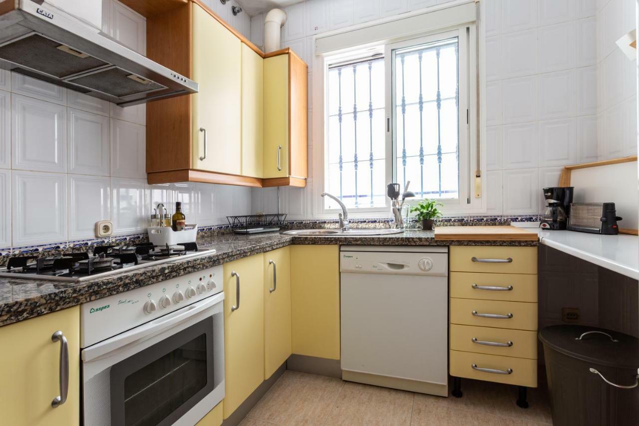 Serva La Bari Shared Apartment Sevilla Exteriör bild