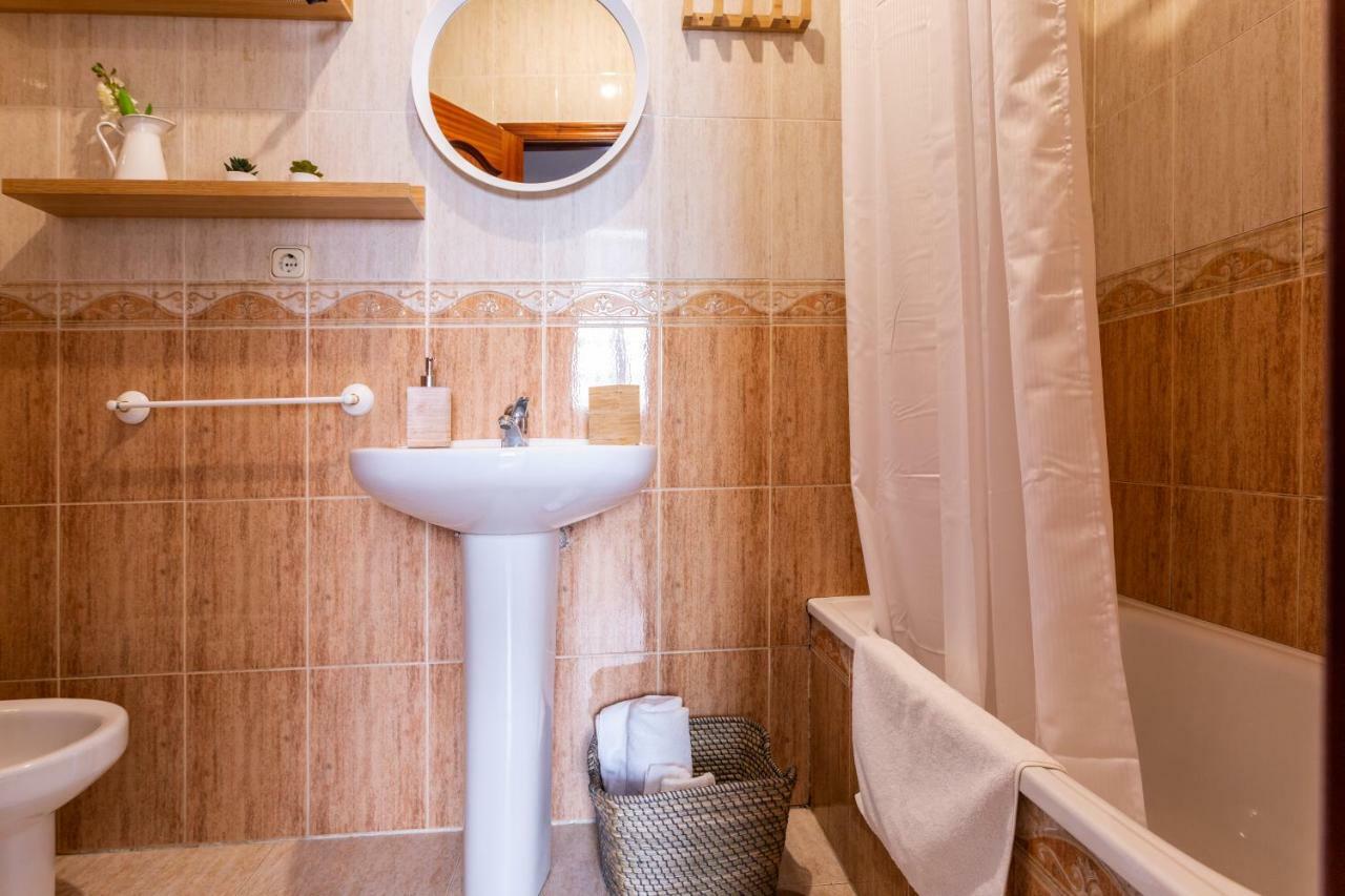 Serva La Bari Shared Apartment Sevilla Exteriör bild