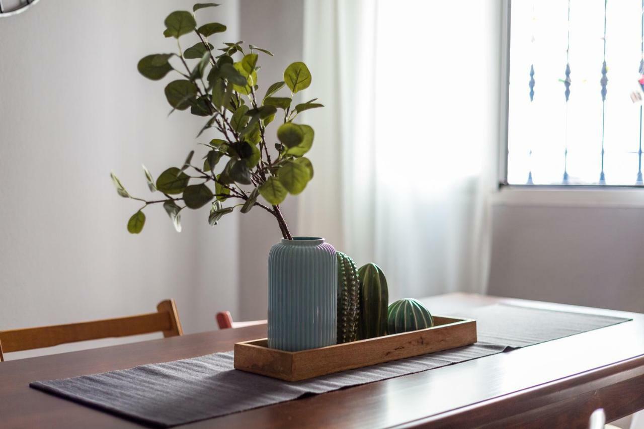 Serva La Bari Shared Apartment Sevilla Exteriör bild