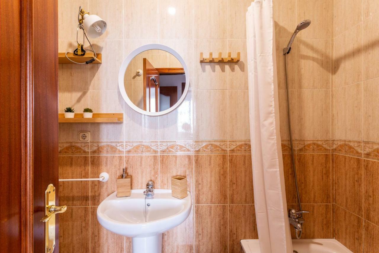 Serva La Bari Shared Apartment Sevilla Exteriör bild
