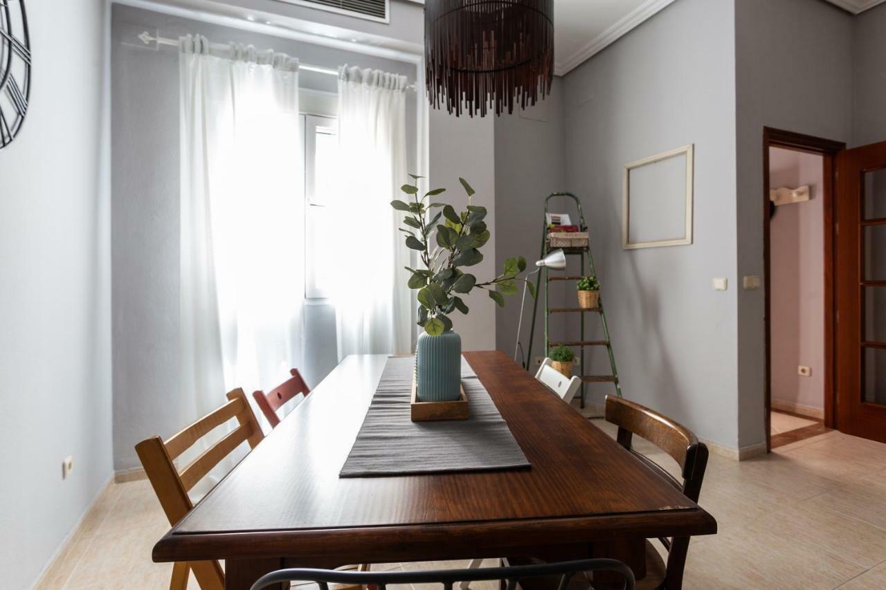 Serva La Bari Shared Apartment Sevilla Exteriör bild