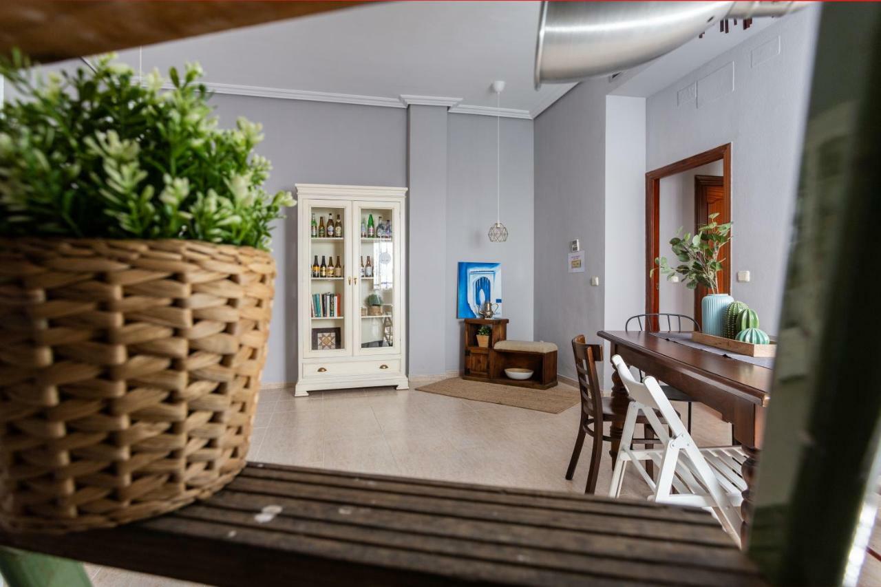 Serva La Bari Shared Apartment Sevilla Exteriör bild