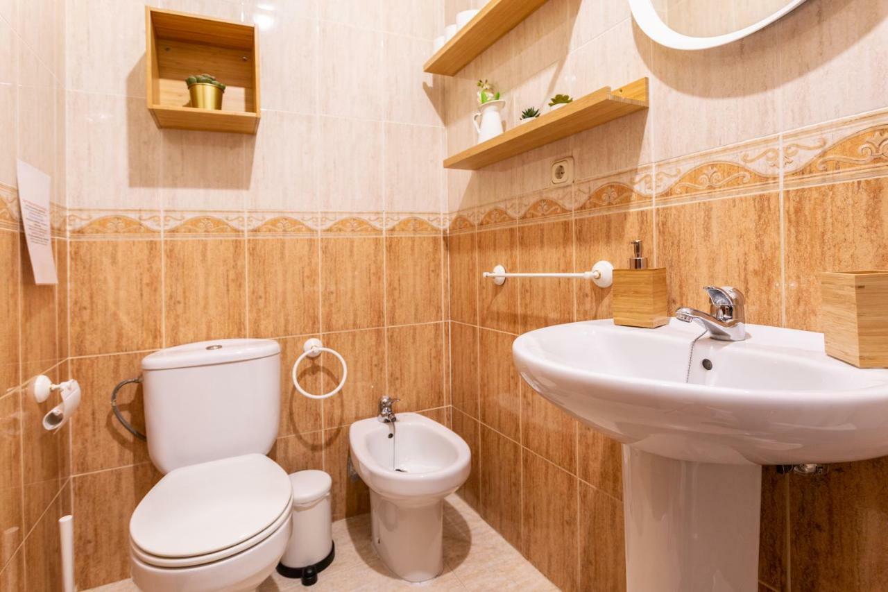Serva La Bari Shared Apartment Sevilla Exteriör bild