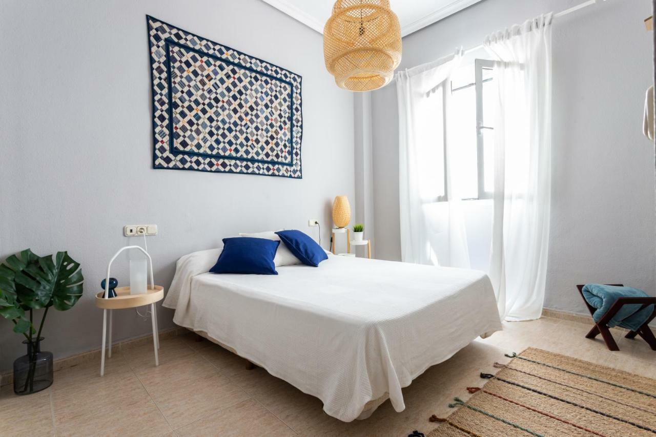 Serva La Bari Shared Apartment Sevilla Exteriör bild