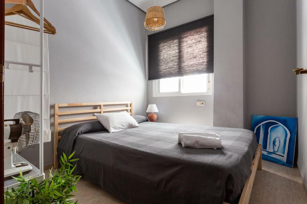 Serva La Bari Shared Apartment Sevilla Exteriör bild