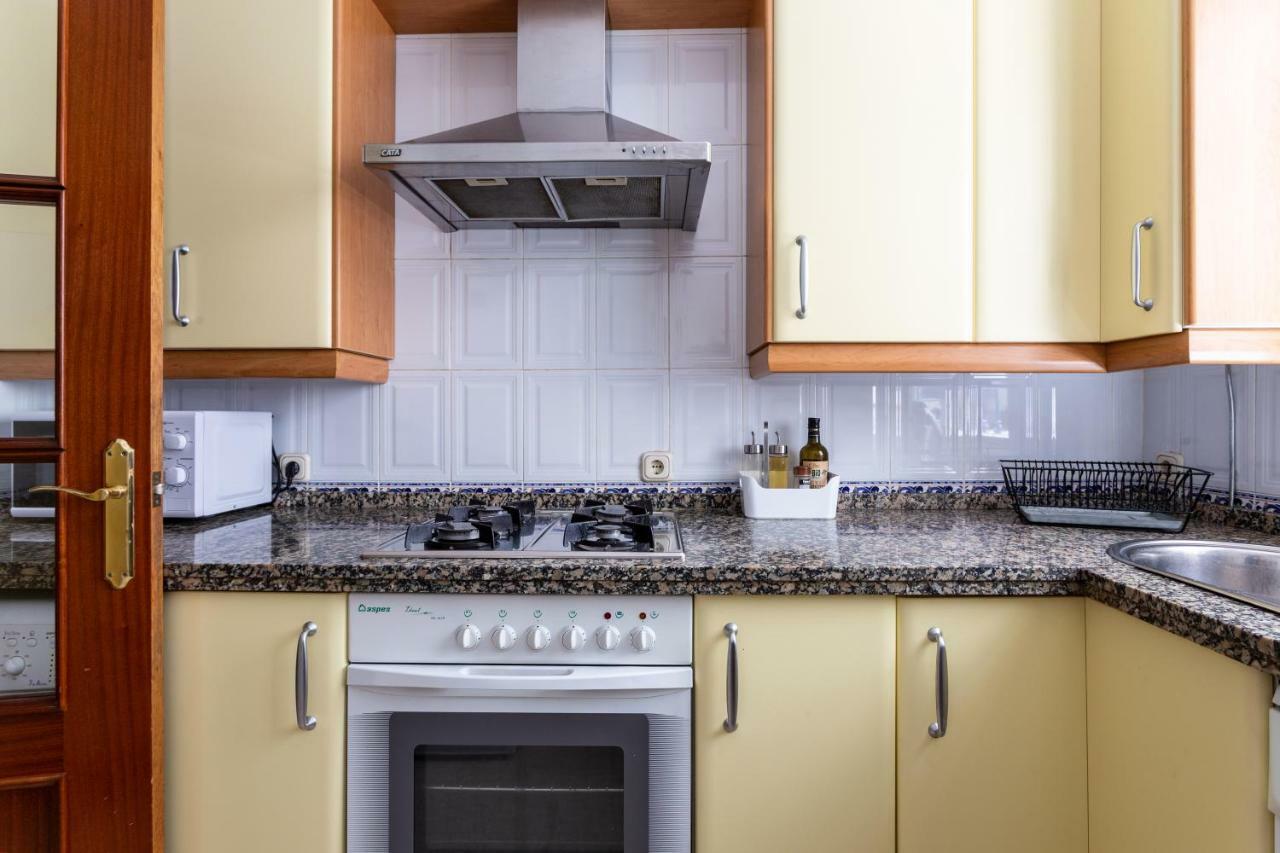 Serva La Bari Shared Apartment Sevilla Exteriör bild