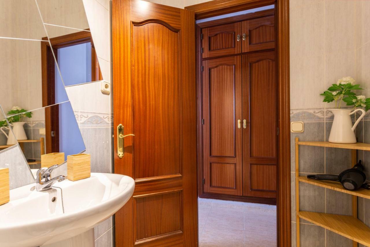 Serva La Bari Shared Apartment Sevilla Exteriör bild