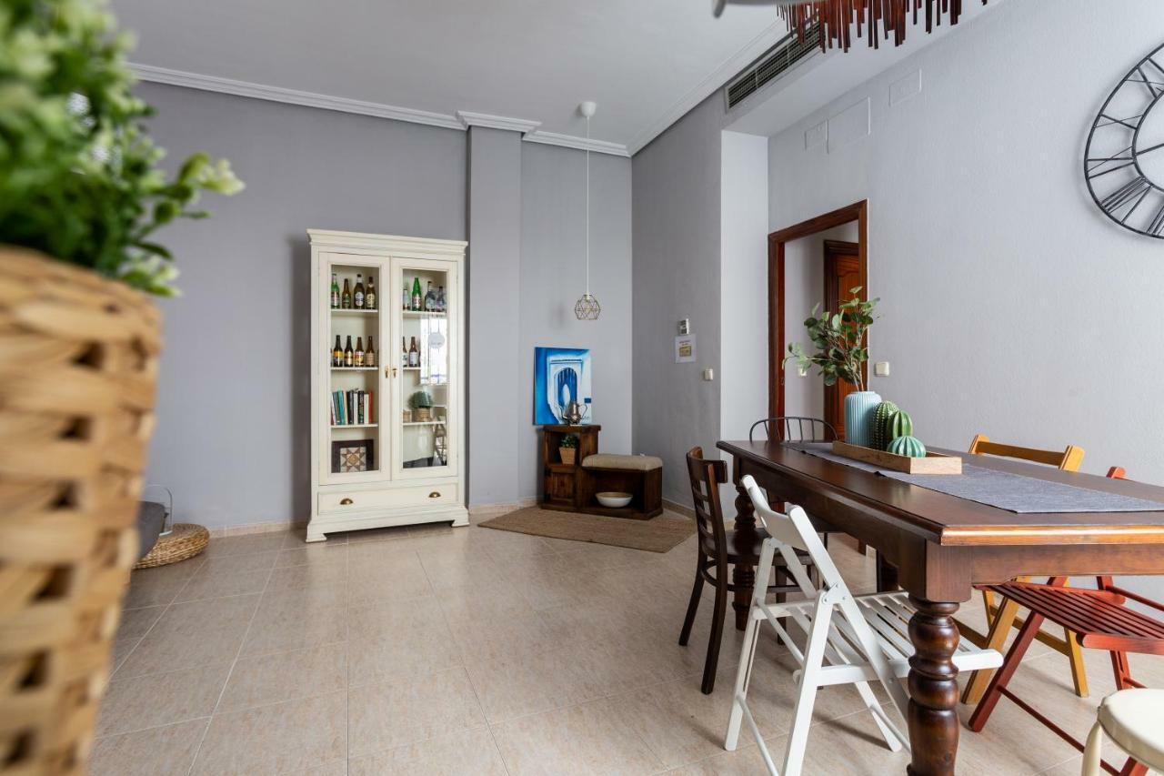 Serva La Bari Shared Apartment Sevilla Exteriör bild
