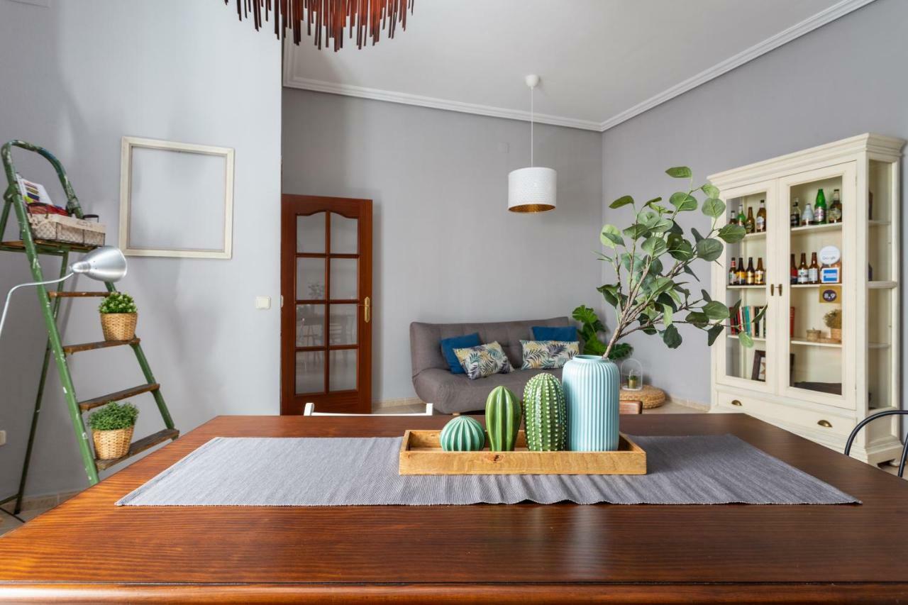 Serva La Bari Shared Apartment Sevilla Exteriör bild