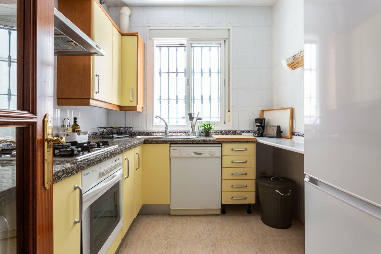 Serva La Bari Shared Apartment Sevilla Exteriör bild