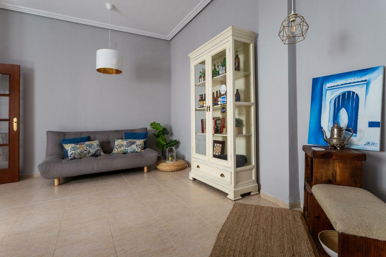 Serva La Bari Shared Apartment Sevilla Exteriör bild