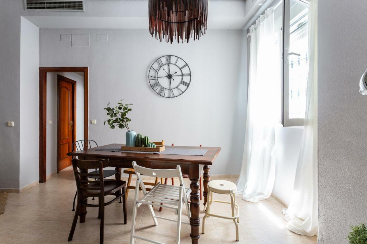 Serva La Bari Shared Apartment Sevilla Exteriör bild